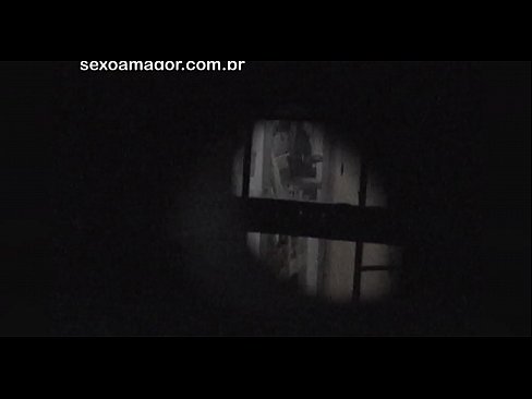 ❤️ Blondiin saab salaja videolevi naabruskonna voyeuri poolt peidetud õõnsate telliskivide taha peidetud Porno fb at us et.ixiporn.ru